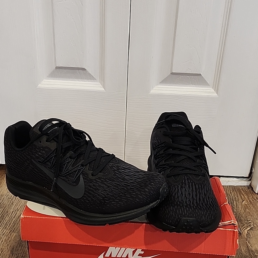Nike Men's Black Sneakers